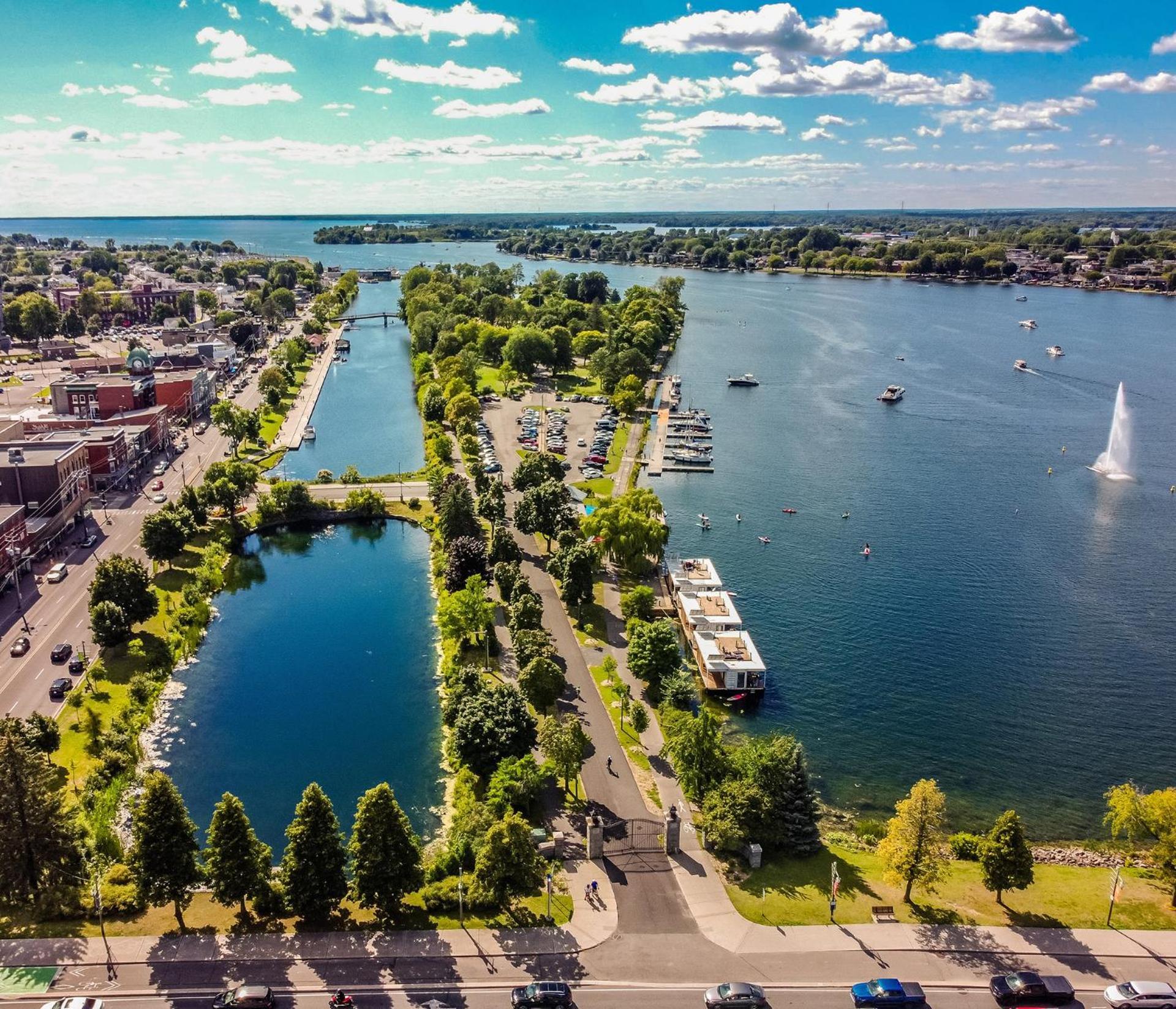 Flotel Salaberry-de-Valleyfield Exterior foto